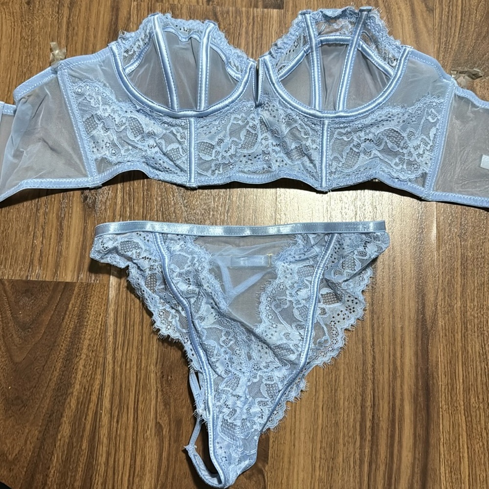 Oh la la Cheri Paris lingerie set